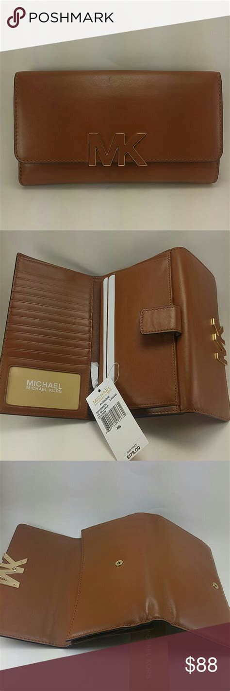 michael kors wallet luggage color